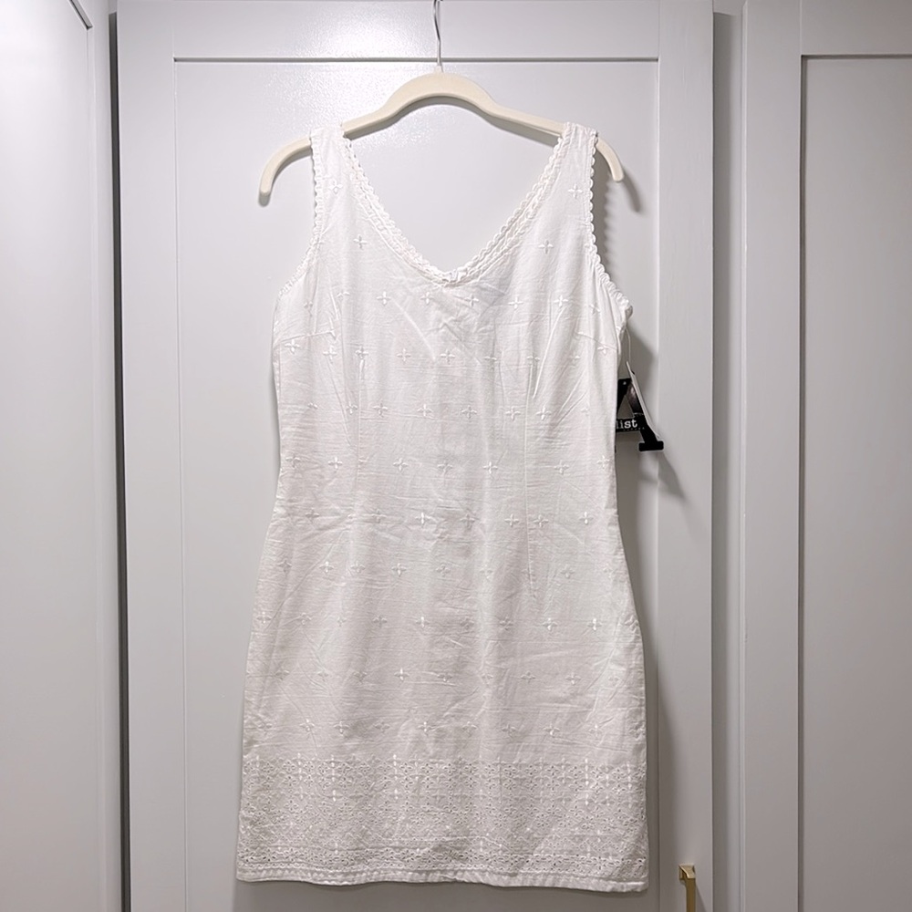 White Sleeveless Dress